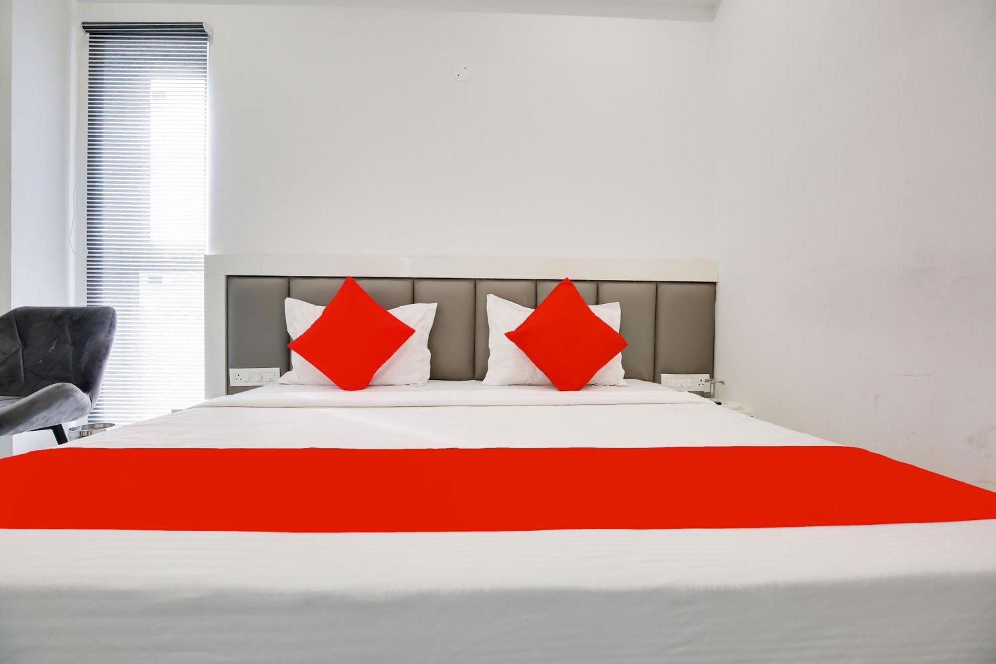 Hotel O Sky White House Лудхиана Экстерьер фото