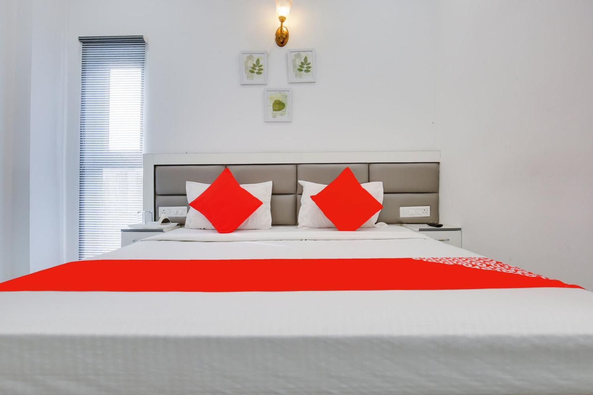 Hotel O Sky White House Лудхиана Экстерьер фото